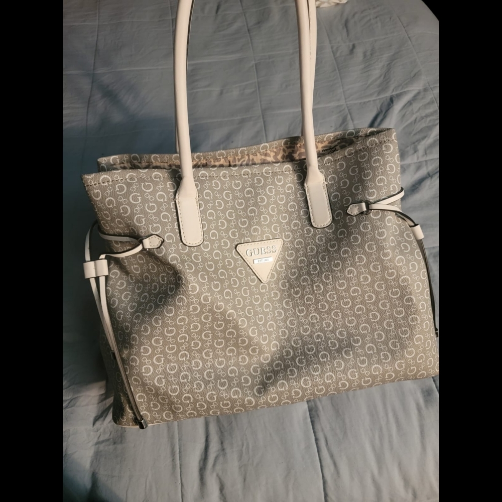 Light grey and white Guess bag 👜